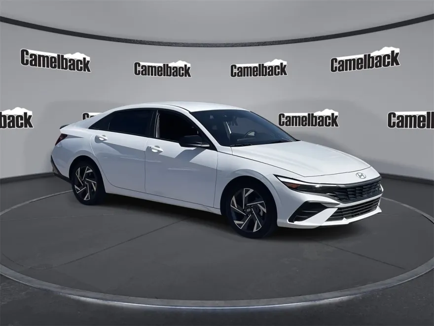 2025 Hyundai Elantra SEL Sport photo 1