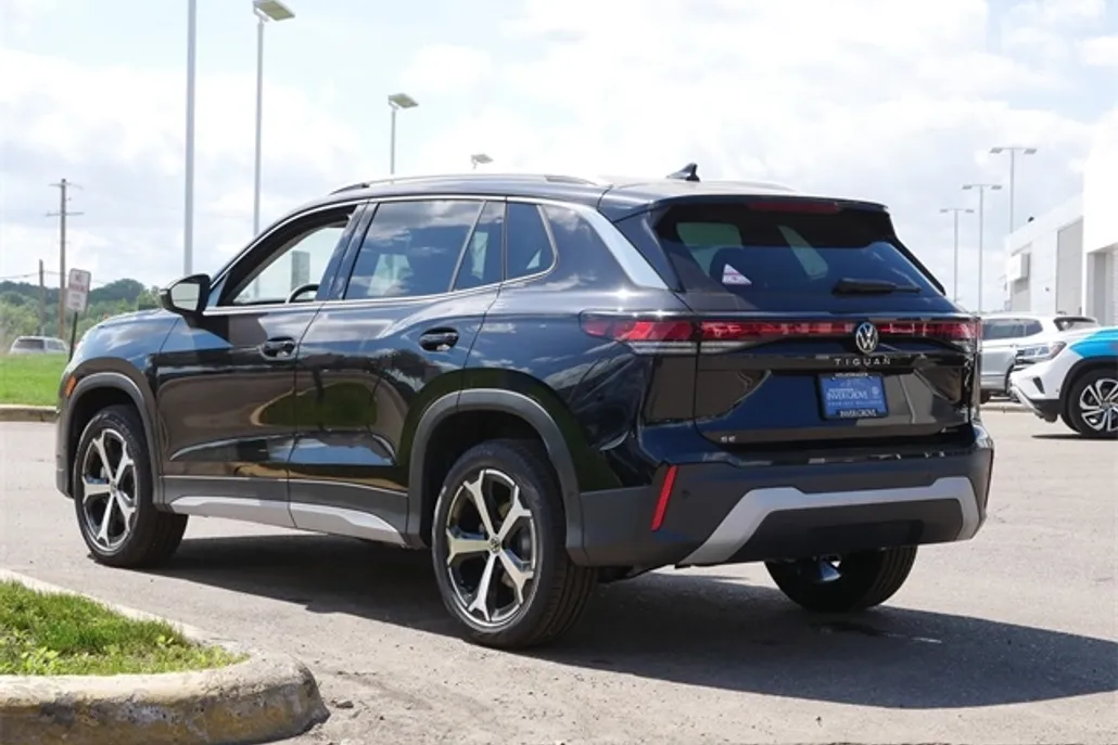 2025 Volkswagen Tiguan SE photo 1