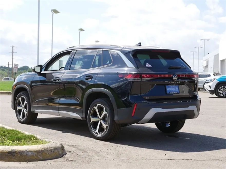2025 Volkswagen Tiguan SE photo 1