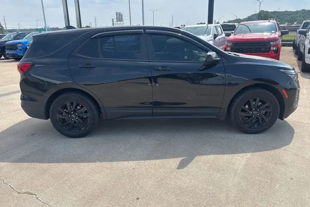 2024 Chevrolet Equinox LS photo 1