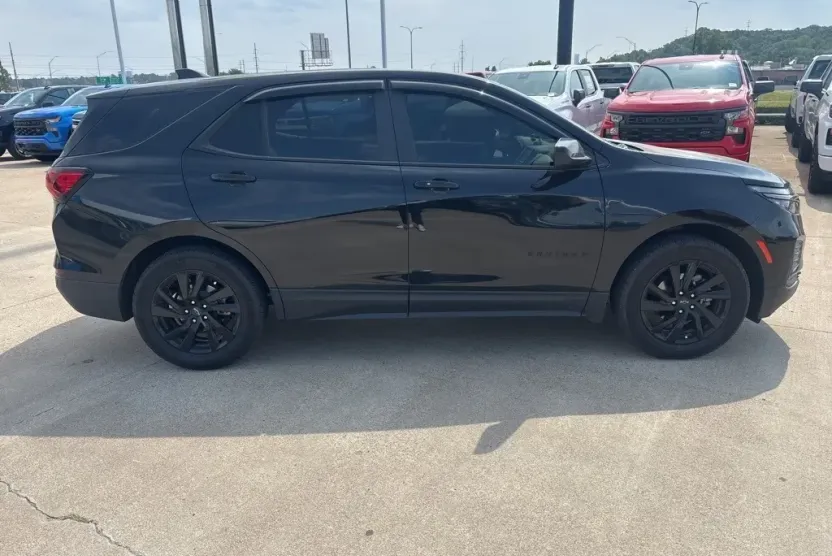2024 Chevrolet Equinox LS photo 1