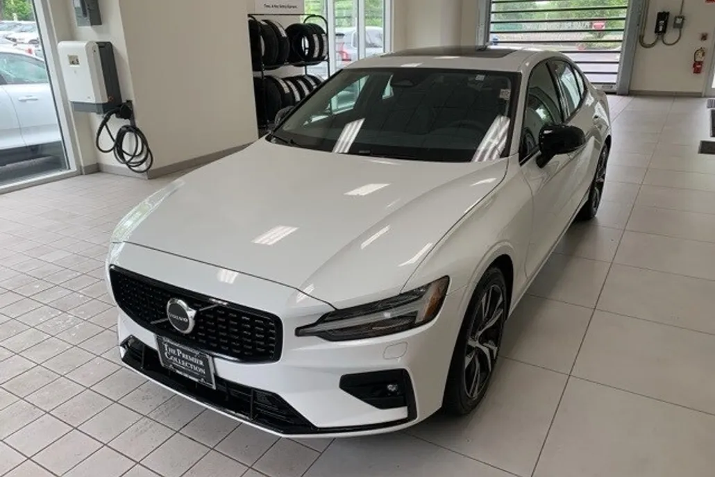 2025 Volvo S60 B5 Core photo 1