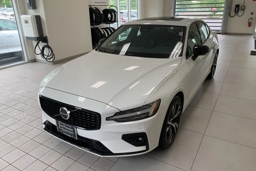 2025 Volvo S60 B5 Core photo 1