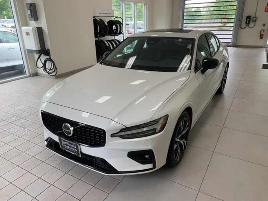 2025 Volvo S60 B5 Core photo 1