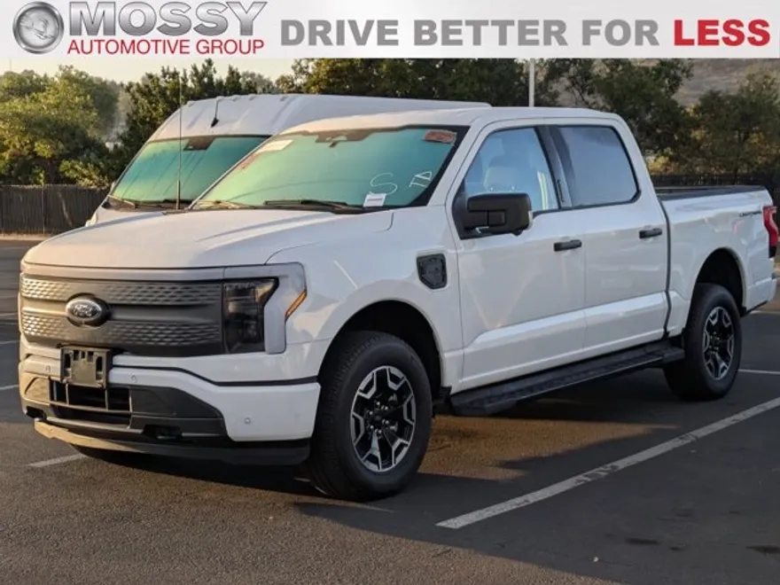 2023 Ford F-150 Lightning XLT photo 1