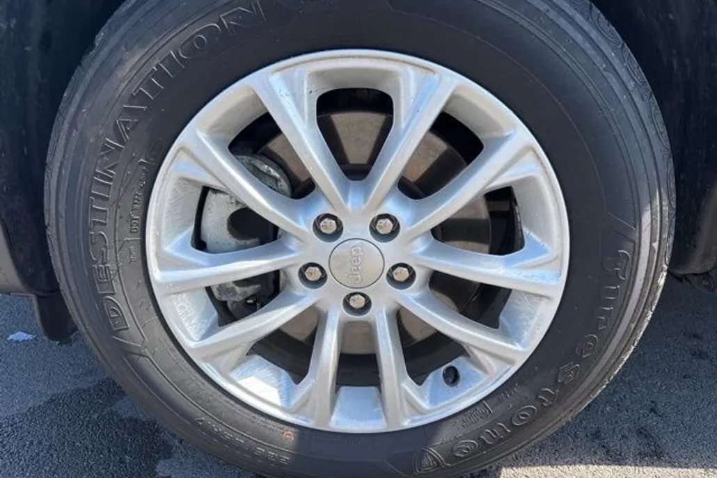 2022 Jeep Cherokee Latitude Lux photo 1