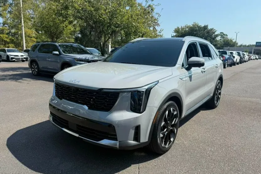 2025 Kia Sorento SX photo 1
