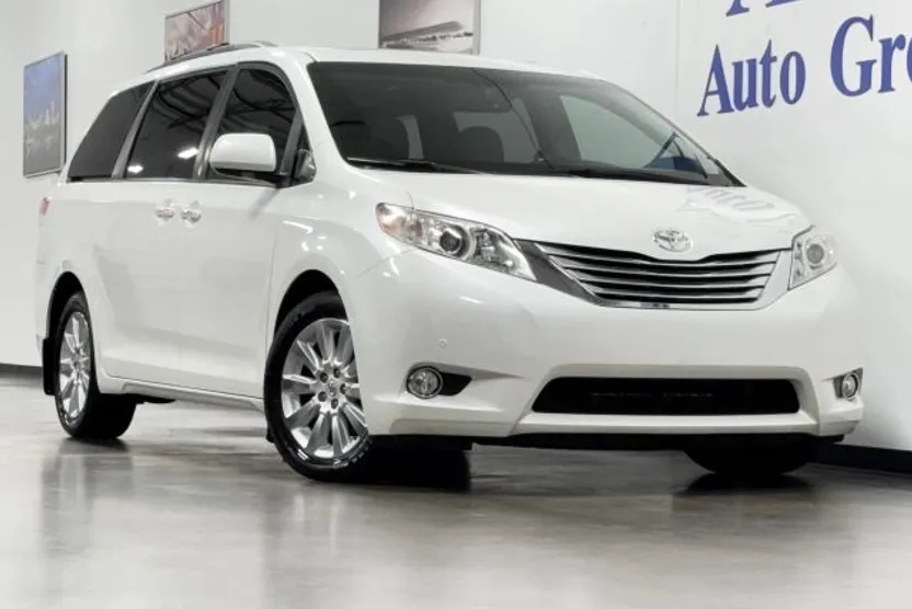 2011 Toyota Sienna Limited photo 1