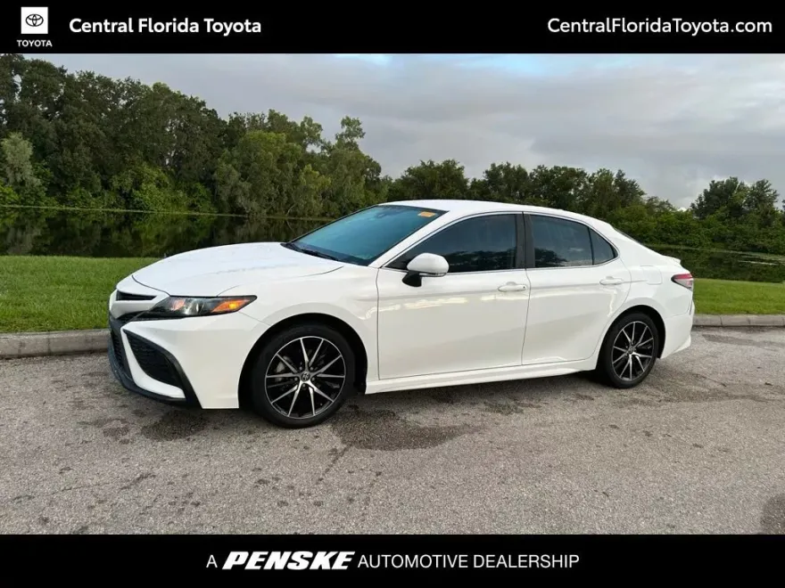 2023 Toyota Camry SE photo 1