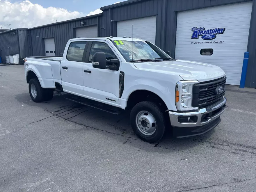 2023 Ford F-350 XL photo 1