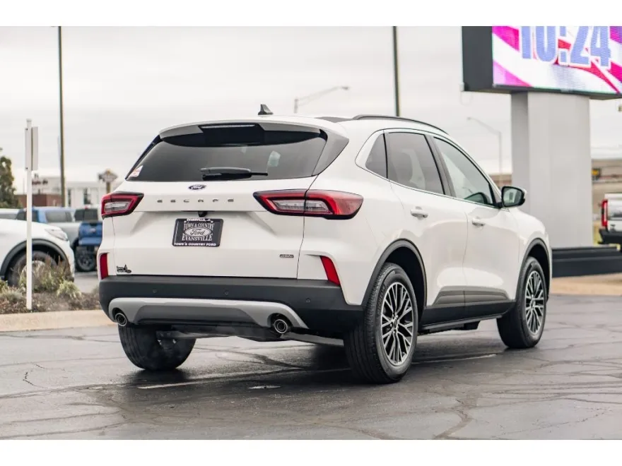 2025 Ford Escape photo 1