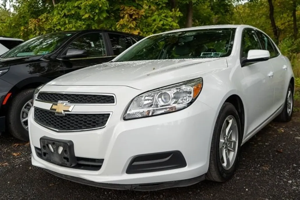2013 Chevrolet Malibu 1LT photo 1