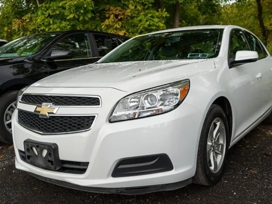 2013 Chevrolet Malibu 1LT photo 1