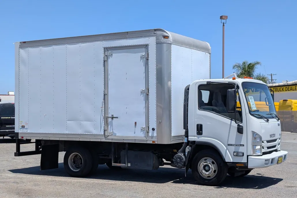 2020 Isuzu NPR photo 1