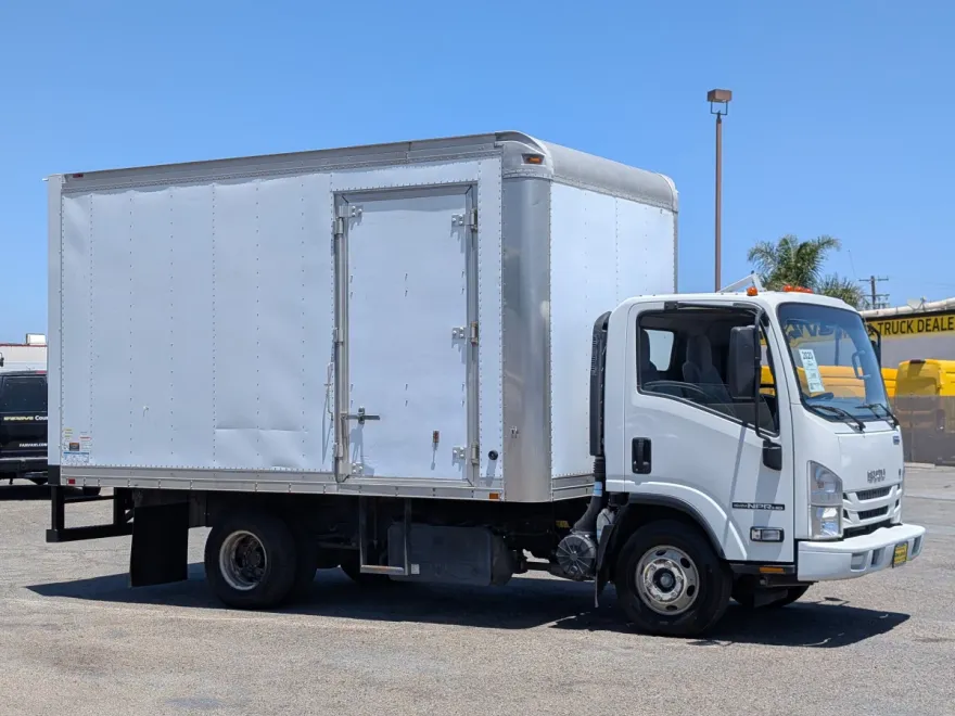 2020 Isuzu NPR photo 1