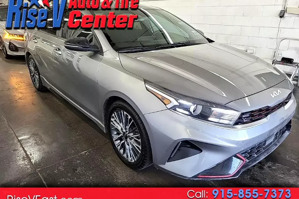 2022 Kia Forte GT-Line photo 1