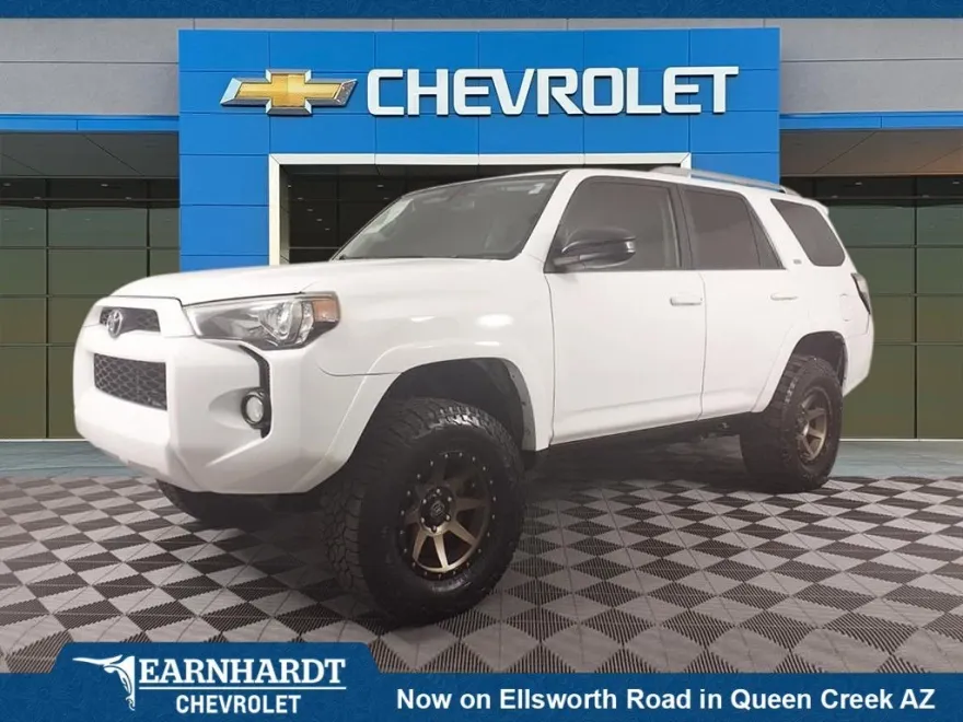 2017 Toyota 4Runner SR5 photo 1