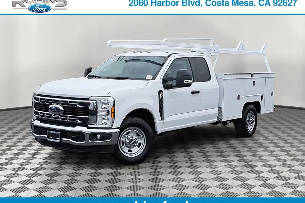 2025 Ford F-350 photo 1