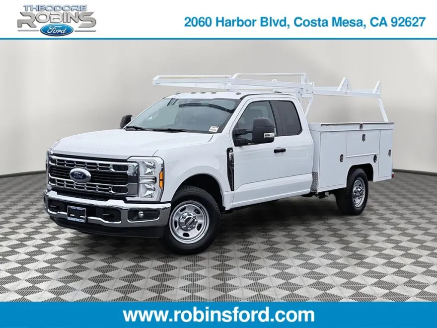 2025 Ford F-350 photo 1