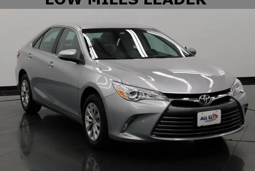 2017 Toyota Camry XLE photo 1