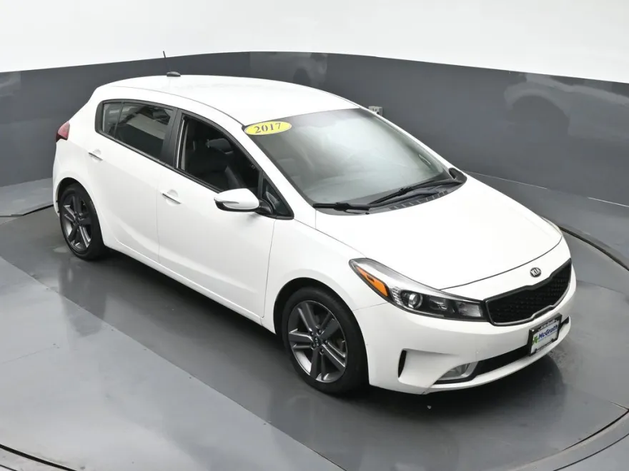 2017 Kia Forte EX photo 1