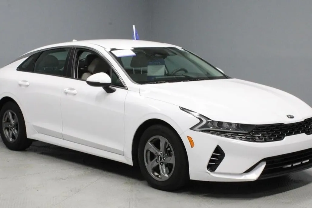 2021 Kia K5 LXS photo 1
