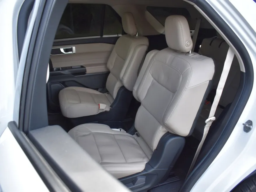 2020 Ford Explorer XLT photo 1