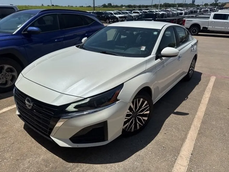 2023 Nissan Altima 2.5 SV photo 1