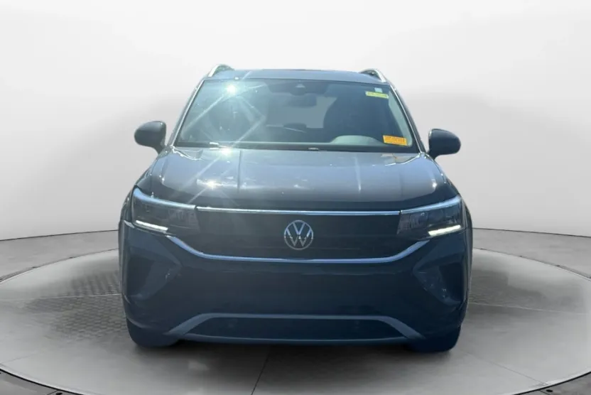 2022 Volkswagen Taos SE photo 1
