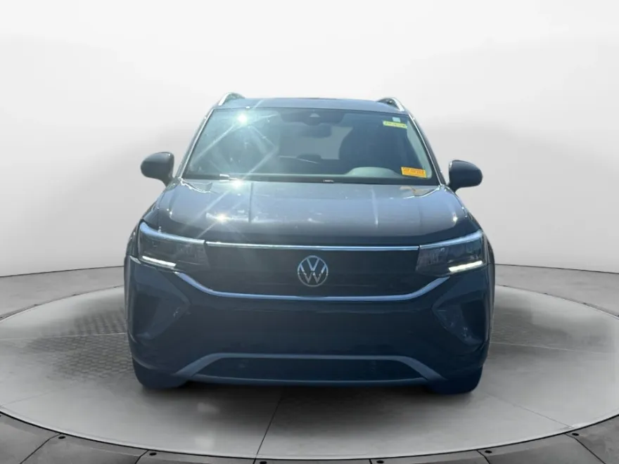 2022 Volkswagen Taos SE photo 1