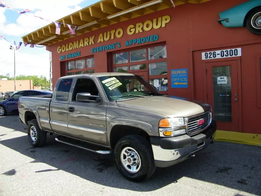 2002 Gmc Sierra SL photo 1