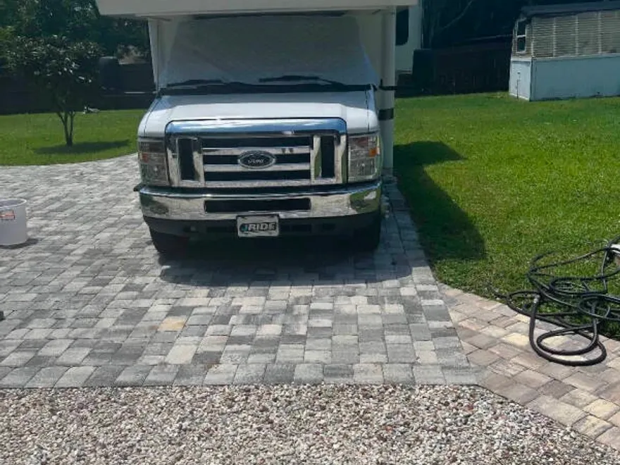 2017 Ford E-450 photo 1