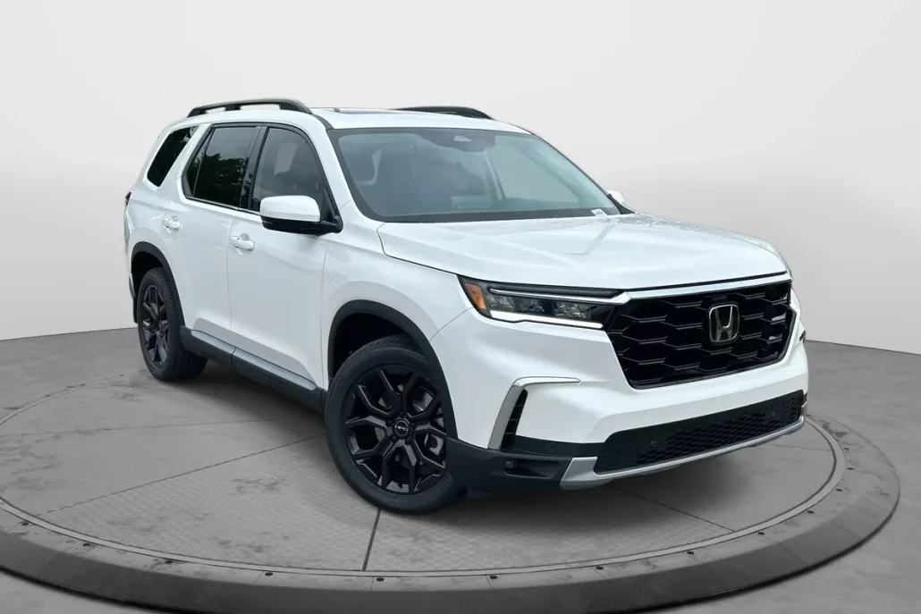 2025 Honda Pilot Touring photo 1