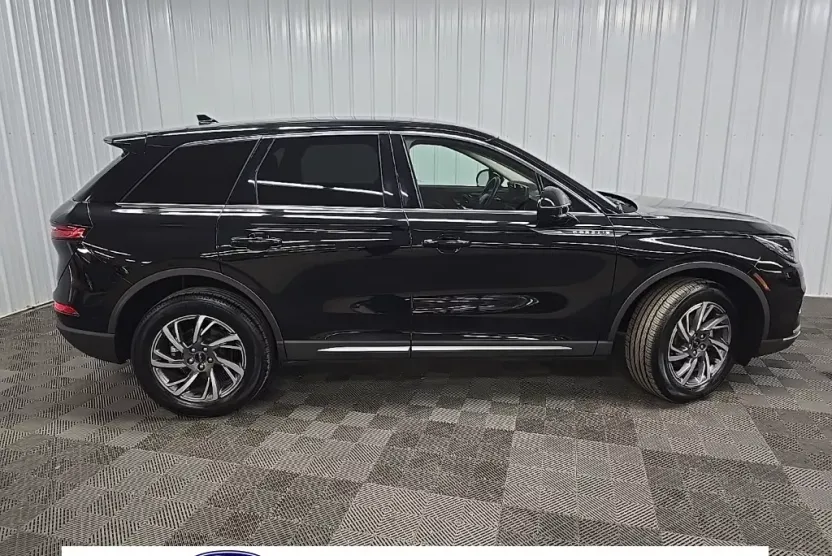2023 Lincoln Corsair Standard photo 1