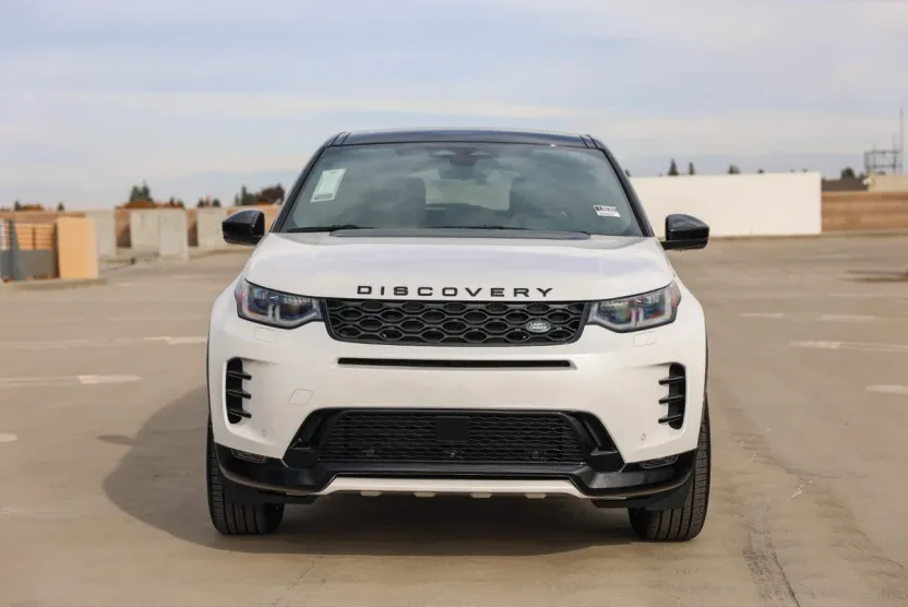 2025 Land Rover Discovery Sport Dynamic SE photo 1