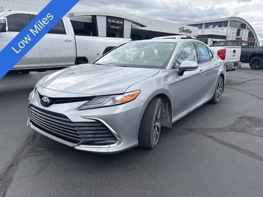 2023 Toyota Camry XLE photo 1