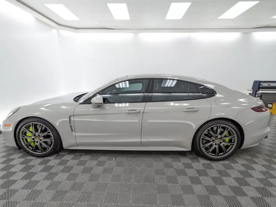 2020 Porsche Panamera Turbo S E-Hybrid photo 1