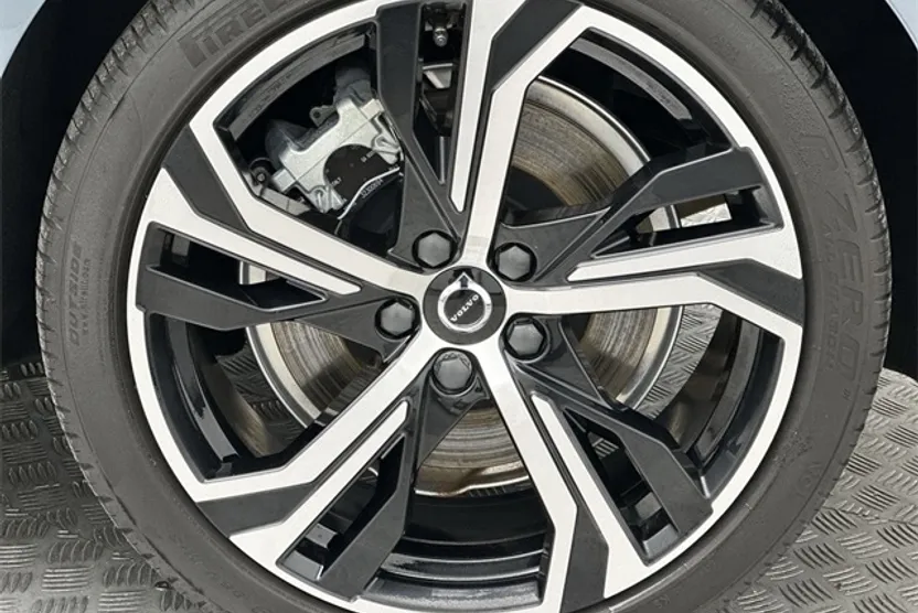 2023 Volvo S60 Recharge T8 Plus photo 1