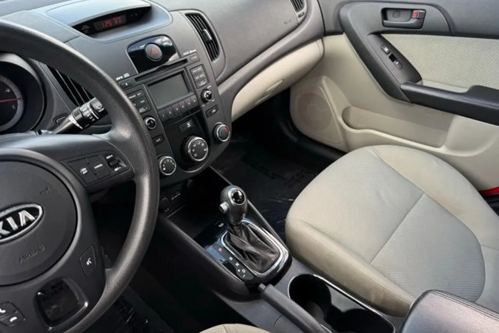 2011 Kia Forte EX photo 1