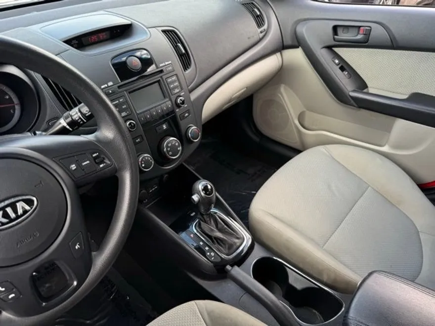 2011 Kia Forte EX photo 1