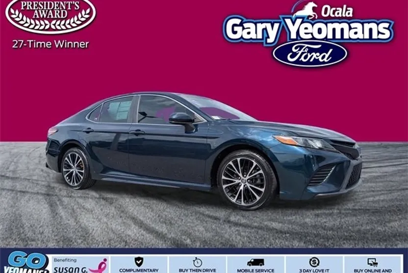 2019 Toyota Camry SE photo 1