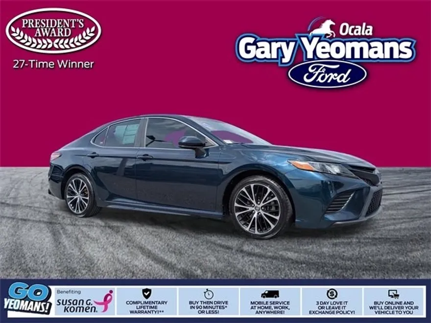 2019 Toyota Camry SE photo 1