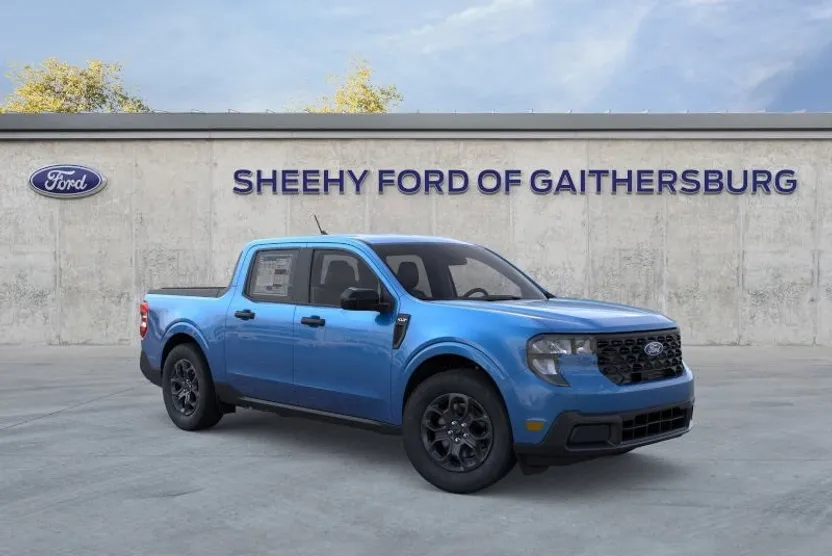 2025 Ford Maverick XLT photo 1