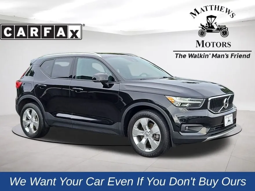 2022 Volvo XC40 Momentum photo 1