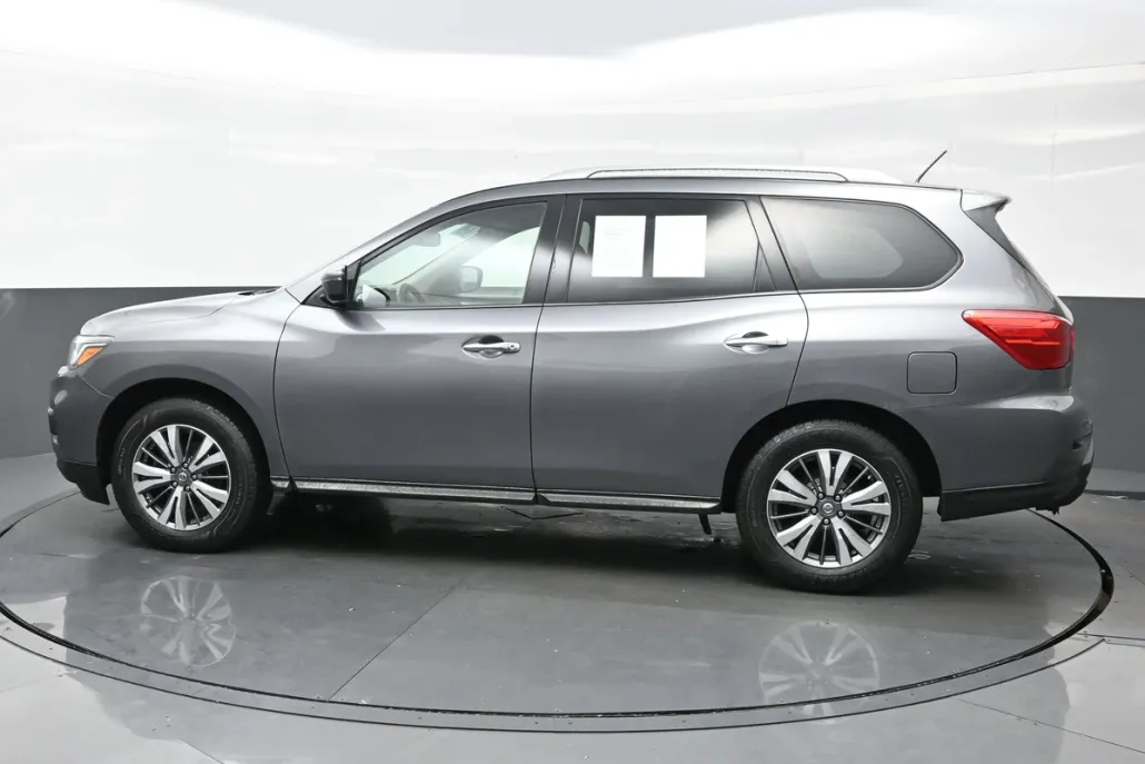 2018 Nissan Pathfinder SV photo 1
