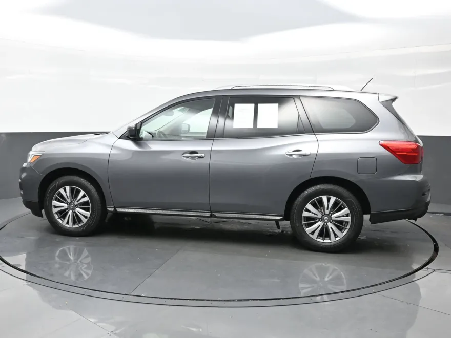 2018 Nissan Pathfinder SV photo 1