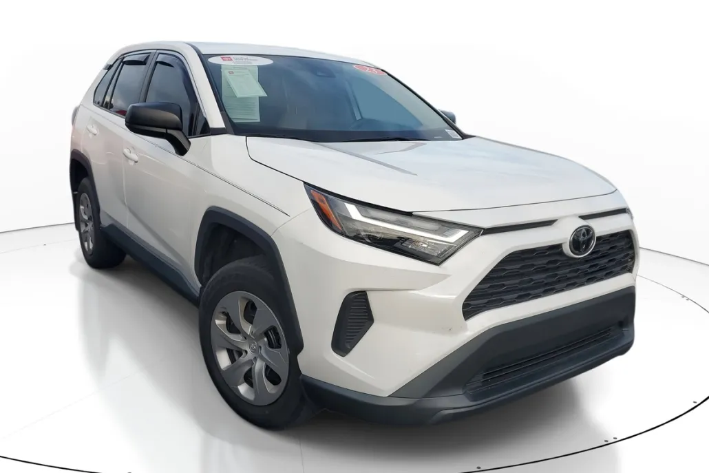 2023 Toyota RAV4 LE photo 1