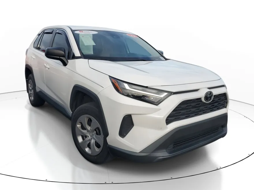 2023 Toyota RAV4 LE photo 1