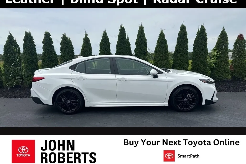 2025 Toyota Camry SE photo 1