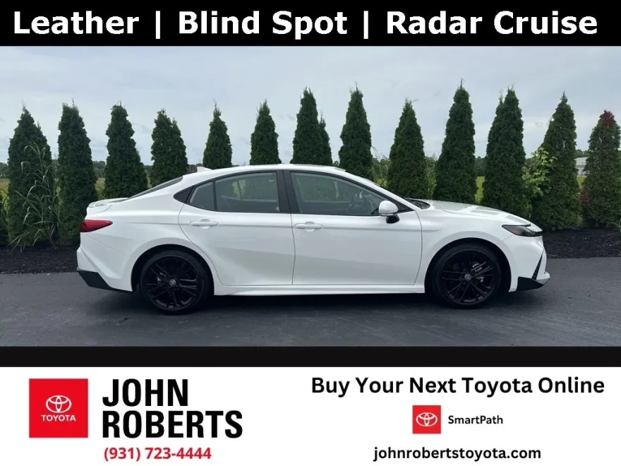 2025 Toyota Camry SE photo 1